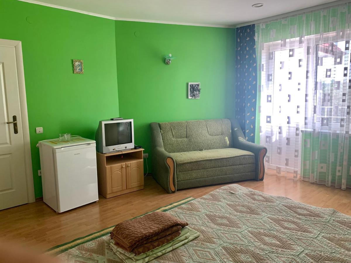 Комфортабельный Коттедж Bed & Breakfast Sviteaz Exterior foto